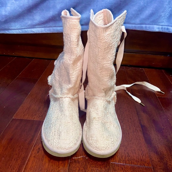 UGG Heirloom Lace Up Boots - Picture 2 of 6